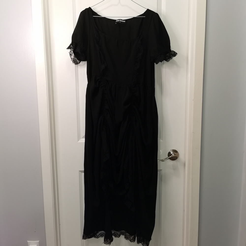 Black Lace-Trim Maxi Dress‎ with Puff Sleeves